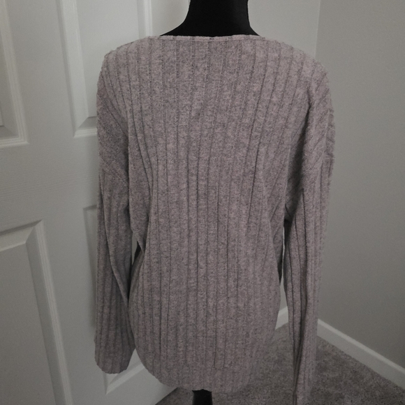 Lavender V-Neck Sweater - Picture 3 of 3